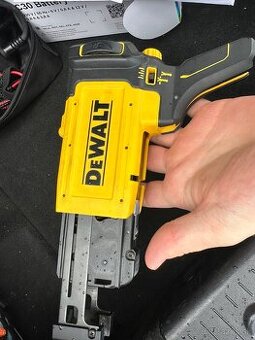 Dewalt Nastavec a Nabijačka Nova