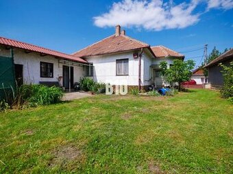 3 izbový tehlový rodinný dom s pekným pozemkom / Gbelce