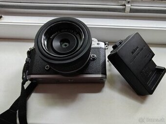 Nikon Z fc + nikor 28mm + grip