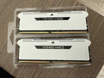 Corsair 32GB KIT DDR4 3200MHZ CL18 RGB