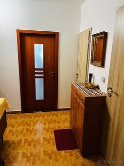 VEĽKÝ 1. izbový byt, 42 m2, Sídlisko III., PO