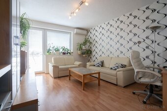 Priestranný 3i byt s balkónom a lodžiou na predaj vo Vrakuni