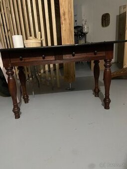 Starožitný stôl .