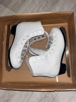 Dievčenské korčule na ľad