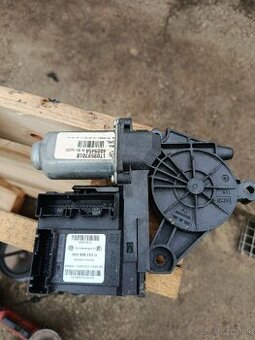 Motorčeky okien/ zámky dverí Škoda Octavia 2