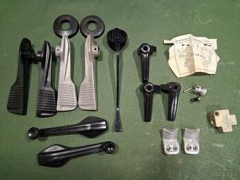 Škoda 100 - diely, súčiastky, kľučky dverí vnútorné,