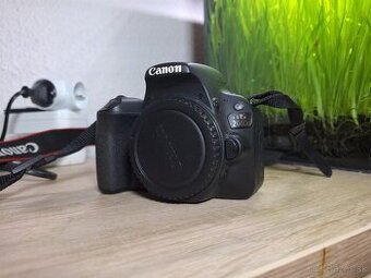 SET zrkadlovka Canon 200d s príslušenstvom