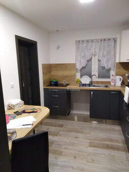 Na prenájom  3 izbový byt na Solivare  s veľkou terasou a po