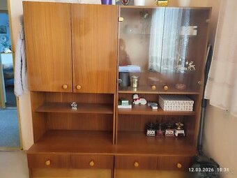 Staršia obyvačková stena