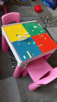 Lego stolík plný lega