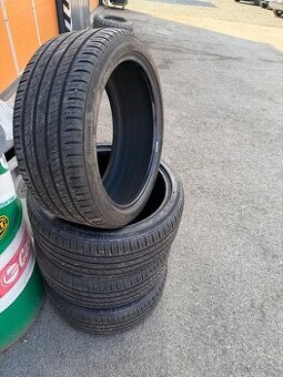 225/40 R18 Barum