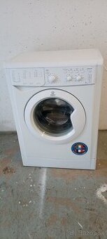 Práčka Indesit