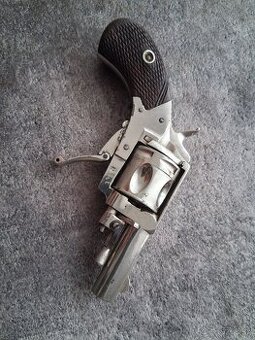 Anglický historický revolver