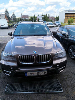BMW X5 XDRIVE40D 2012 - zadretý motor