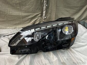 Peugeot 3008 predný svetlomet ľavý