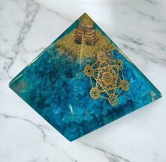 Prírodný minerál 🔺 Orgonitová pyramída s Metatronovou kocko