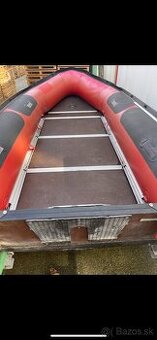 Predám nafukovací čln s prívesom