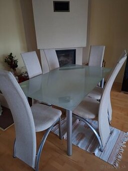 Kuchynsky stol a stolicky - 1