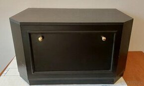 Drevená skrinka pod TV - 1