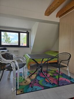 Predám záhradný nábytok.