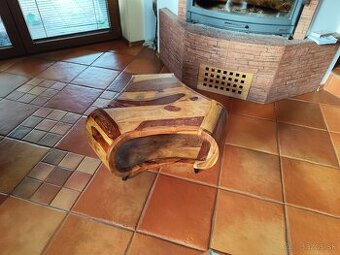 Konferenčný stolík z masívneho dreva