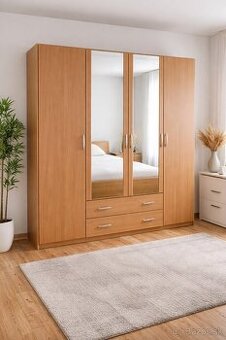 Šatníková skriňa so zrkadlom