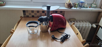 Predám odšťavovač Sana Juicer EUJ - 707 red/červený