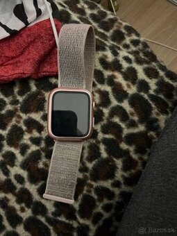 Predám Apple Watch 4 44mm (pink) používané no plne funkčné