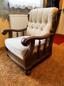 Staré rustikálne kreslo