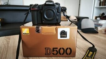 NIKON D500