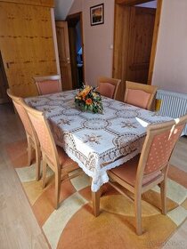 Jedálenský stôl (rozťahovací) so stoličkami