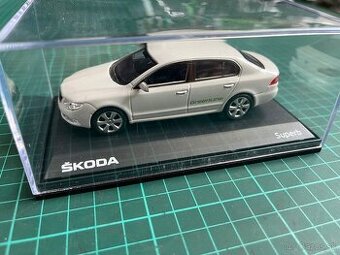 Model Škoda Superb Abrex 1:43