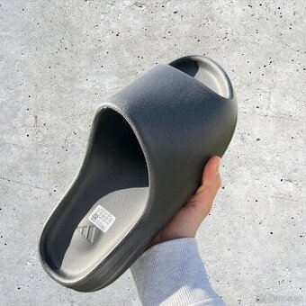 yeezy slides black bez krabice