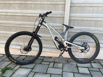 ROZPREDAM Commencal DH Supreme 2020 custom