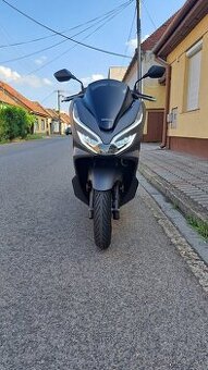 Predám Hondu Pcx 125 vo výbornom stave