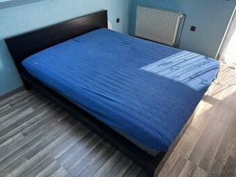 Posteľ s matracom + nový poťah na matrac (nerozbalený)