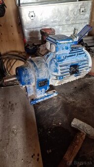 Predam elektromotor s prevodovkou