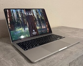 MacBook Air M3 2024