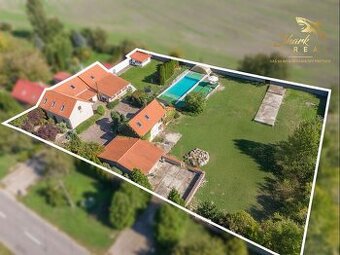 Jedinečná rodinná usadlosť s bazénom, posilňovňou, wellness 