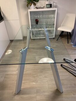 Predám jedálenský stôl