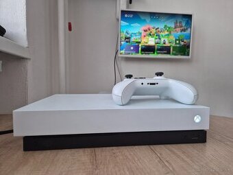 Xbox One X 1 TB - komplet balenie