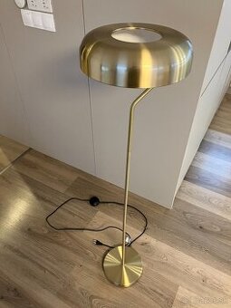 Stojacia lampa