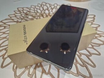 Motorola Edge 40 8/256GB v záruke