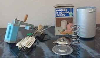 retro šunkovar, mlynček, ručný šľahač
