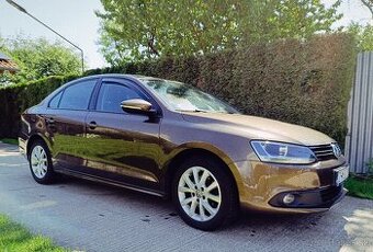 Volkswagen Jetta 1.6 TDI, r. 2013 + ZIMNÉ PNEUMATIKY