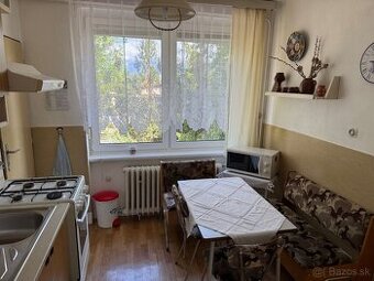 4 izbový byt s balkónom, garážou a záhradkou v Poprade