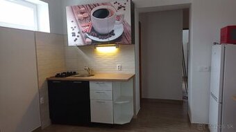 ZARIADENÝ 2i BYT PARKOVANIE GARÁŹ TERASA DVOR