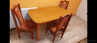 Kuchynský stôl so stoličkami