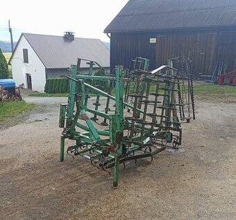 Kombinator kultivátor s drviacimi valcami nemecky skladacie