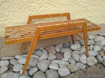 Retro drevený stojan na kvety